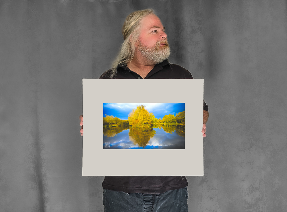 mockup-1465-041609L-BW-handsome_model