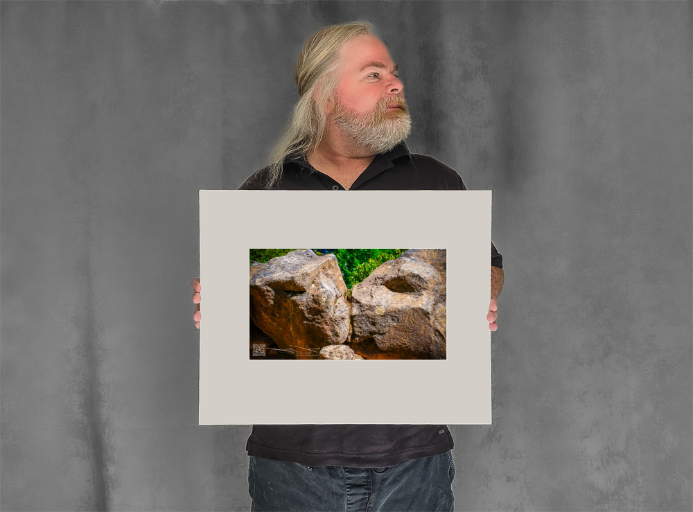 mockup-1467-041609L-BW-handsome_model