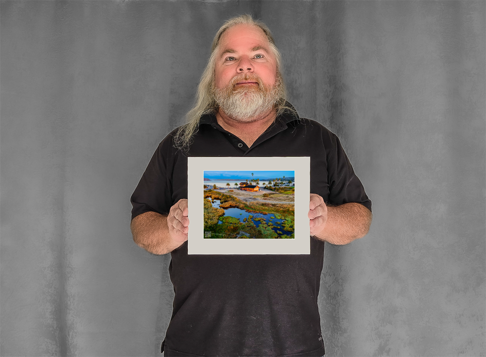 mockup-1726-030403L-BW-handsome_model