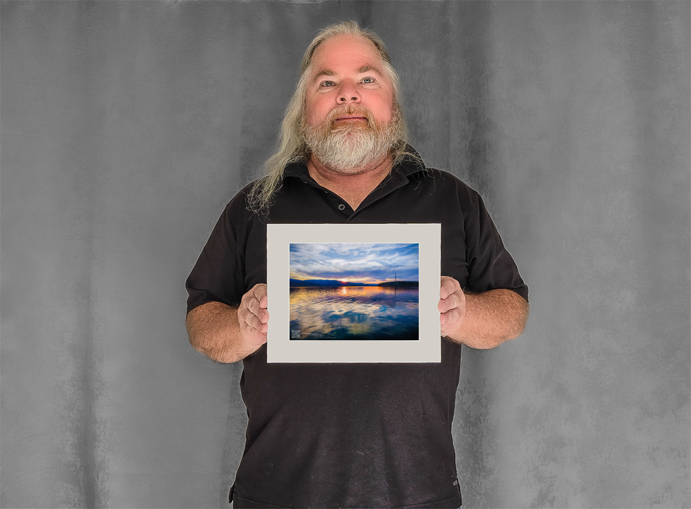 mockup-1776-030403L-BW-handsome_model