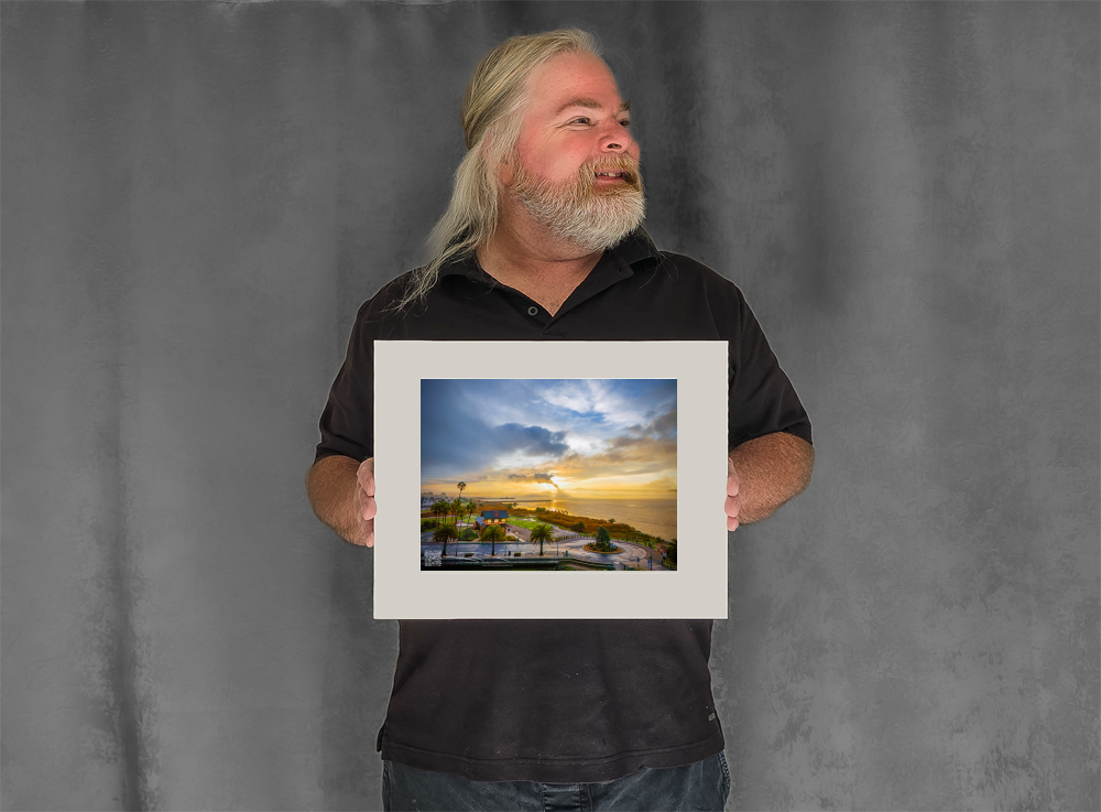 mockup-1785-040403L-BW-handsome_model