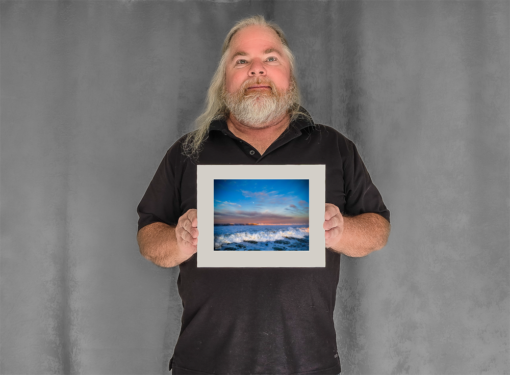 mockup-1909-030403L-BW-handsome_model