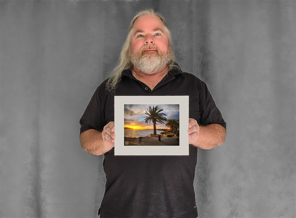 mockup-1921-030403L-BW-handsome_model