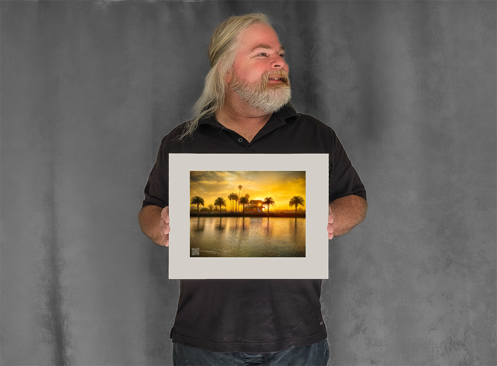 mockup-1924-040403L-BW-handsome_model