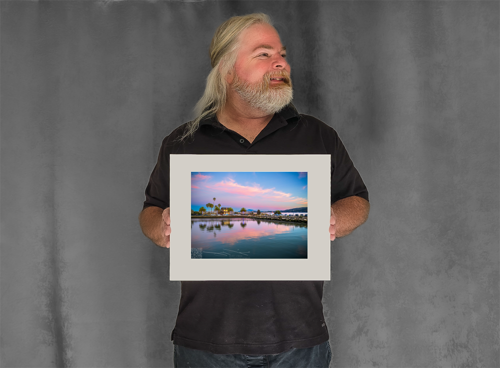 mockup-2495-040403L-BW-handsome_model