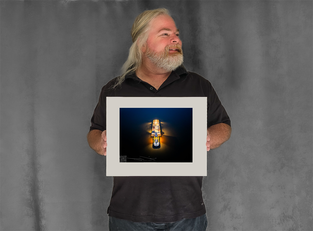 mockup-2587-040403L-BW-handsome_model