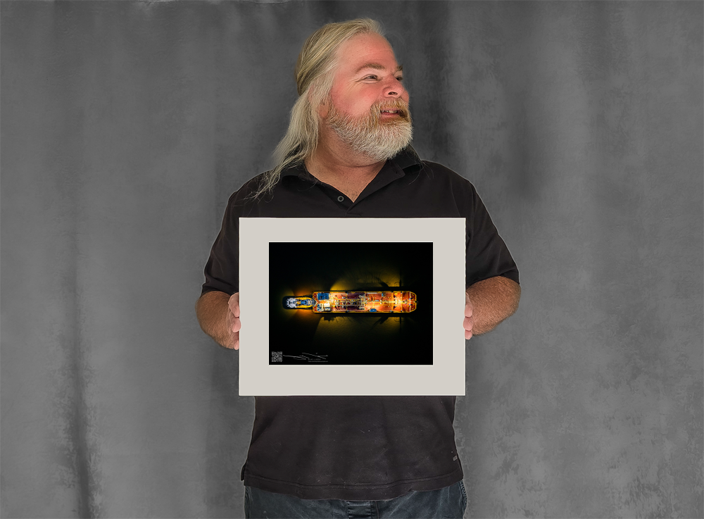 mockup-2596-040403L-BW-handsome_model