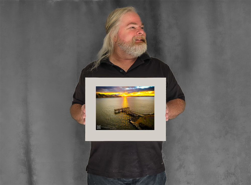 mockup-4289-040403L-BW-handsome_model