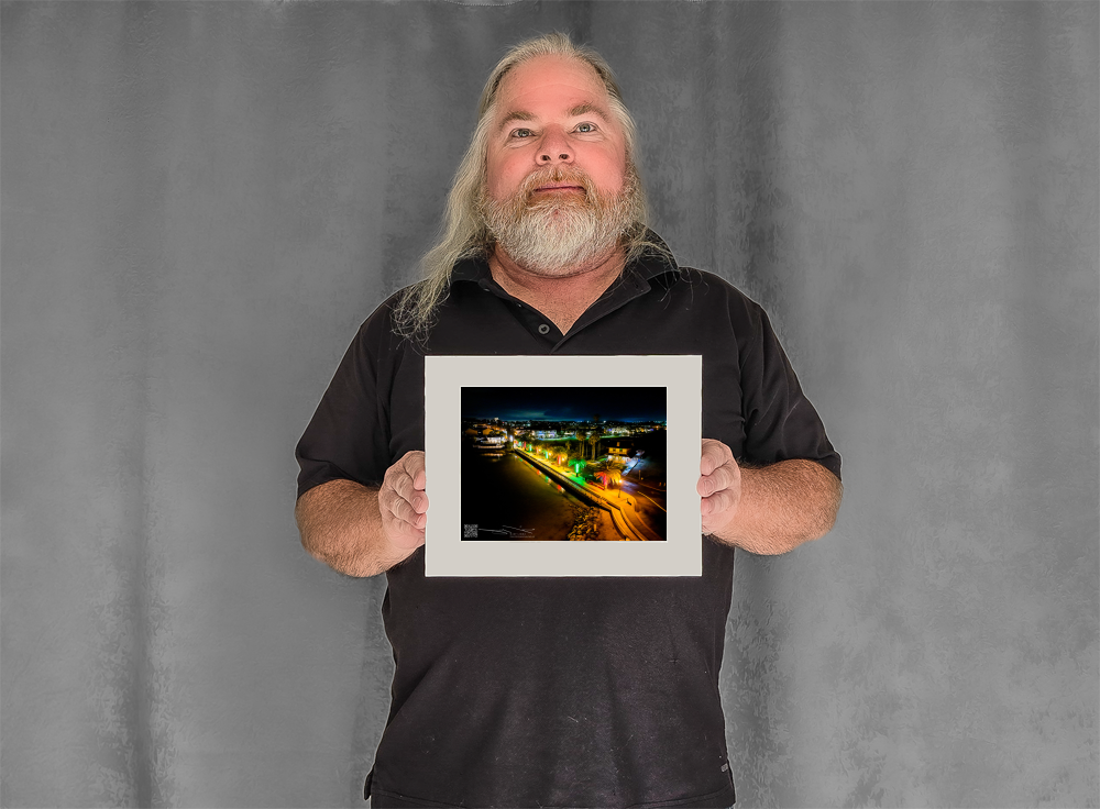 mockup-4567-030403L-BW-handsome_model